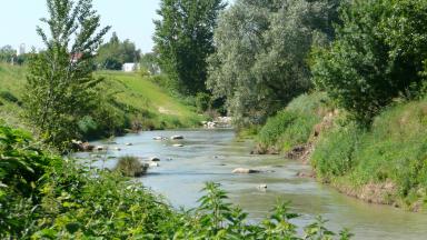 Photo de l'Hers à Toulouse Ribaute après travaux de renaturation du cours d'eau